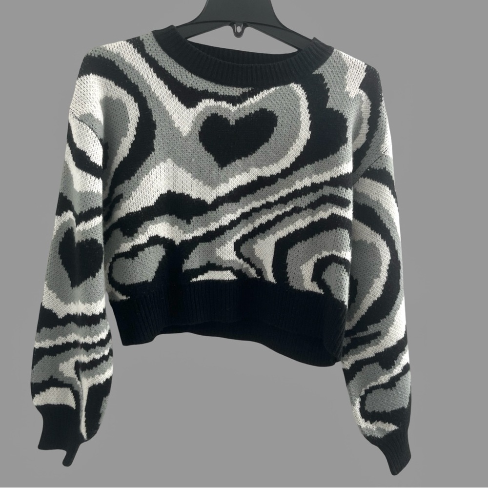 🔲🖤 Black and White Heart Abstract Women's Sweater